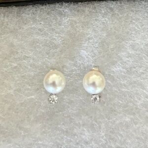 Swarovski pearl with cubic zirconia studs